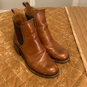 Frye Sabrina Chelsea boots